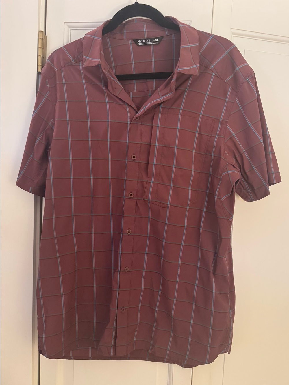 Arc'teryx Men’s Riel Short Sleeve Plaid Button-Up Shirt - Burgundy size M